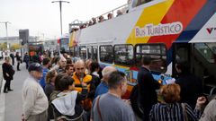 Mucha gente en el d�a gratuito del bus tur�stico