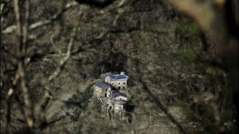 Turismo. 150.000 visitantes en el parque. Los monasterios de Caaveiro y de Monfero batieron r�cords de personas que se acercaron a conocer los complejos monacales.