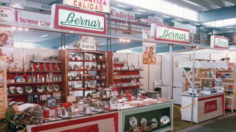 Puesto de la f�brica de utensilios de cocina Bernar