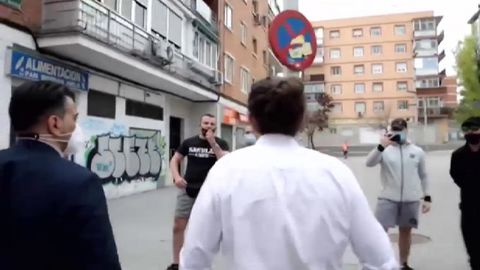 Un grupo de est�tica neonazi increpa a Iglesias en Coslada