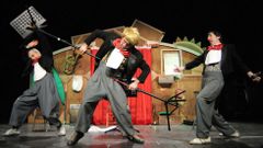 El tr�o c�mico de Teatre M�bil se sirve de elementos m�nimos para arrancar las risas en �Al tun tun� . 