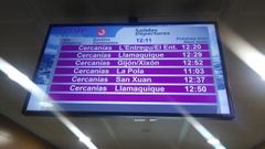 Informaci�n de las pr�ximas salidas en la estaci�n de La Corredoria con la toponimia en asturiano.