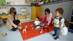 La conselleira de Pol�tica Social, Fabiola Garc�a, durante la visita realizada el martes a la escuela infantil auton�mica Virxe de Chamorro