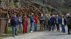 La conselleira de Medio Rural visit� la comunidad de montes de Barroso (Avi�n), una de las beneficiarias de las ayudas para la retirada de madera quemada en incendios forestales.