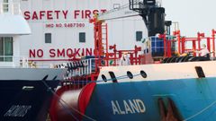 Imagen de este lunes del MV Hondius fondado en el puerto de Granadilla, en Tenerife