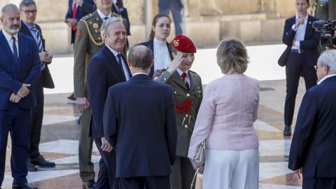  La princesa de Asturias, Leonor de Borbón, saluda militarmente
