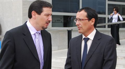 Dionisio Mu�oz, con gafas, y Mustaf� Aberch�n