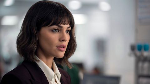 La actriz Eiza Gonzlez, como Auggie Salazar, en una escena de la serie El problema de los tres cuerpos de Netflix