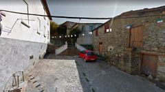 El edificio que ser� transformado en albergue del Camino de Invierno �a la derecha� est� situado en la Praza da Condesa