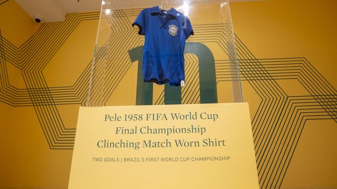 La camiseta de Pel� subastada por 4,9 millones de euros