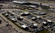 Las inmediaciones del S� Carneiro se han multiplicado las zonas de aparcamiento.