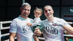 El boxeador vigu�s�Kike �El Rayito� Garc�a, tras el triunfo.