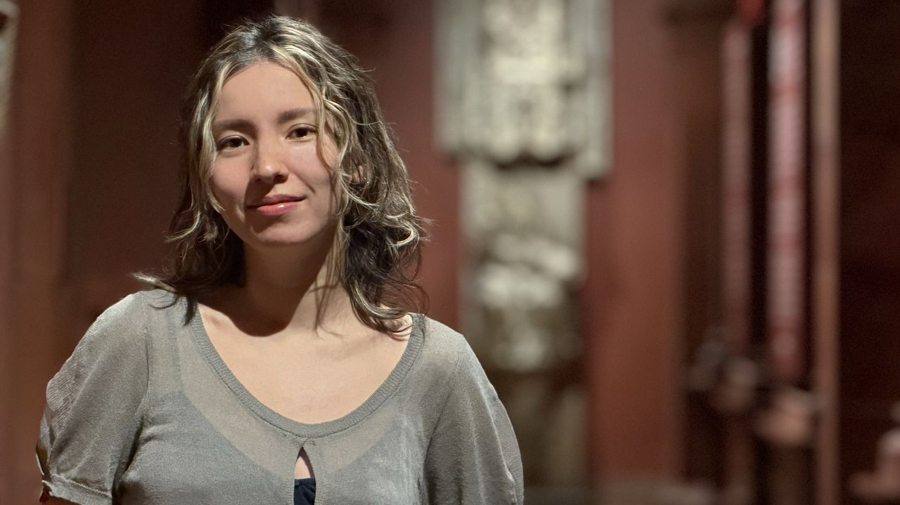 Beatrice Lee Sampedro, de Estados Unidos a Barbanza para seguir las fotografías de Ruth Matilda Anderson