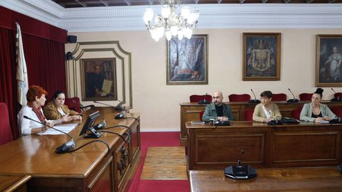 Maite Ferreiro preside unha nova xuntanza da Comisin de festas, que aprobou as propostas de Pregoeira e Oferente a Rosala