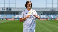 El futbolista ferrolano lvaro Carreras el pasado mes de julio, cuando fue presentado oficialmente como jugador del Real Madrid.