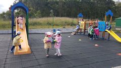 Hora del recreo en un curso de educaci�n infantil en un colegio de infantil y primaria en Cervo