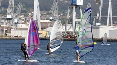 Caranza re�ne condiciones para la pr�ctica del windsurf 