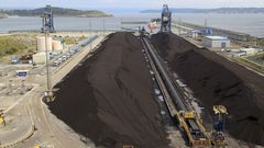 Terminal de carb�n en el puerto exterior, en una imagen del pasado mes de junio