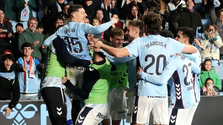 Los jugadores del Celta, celebrando uno de los goles ante el Rayo Vallecano.