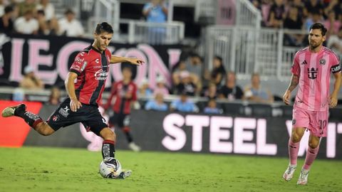 R�ber Pier, con el Atlas, durante un enfrentamiento ante el Inter Miami de Messi en agosto.
