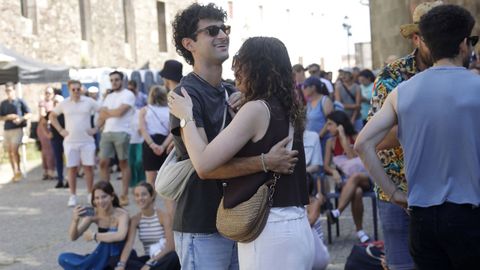 Público disfrutando en la explanada de Bonaval