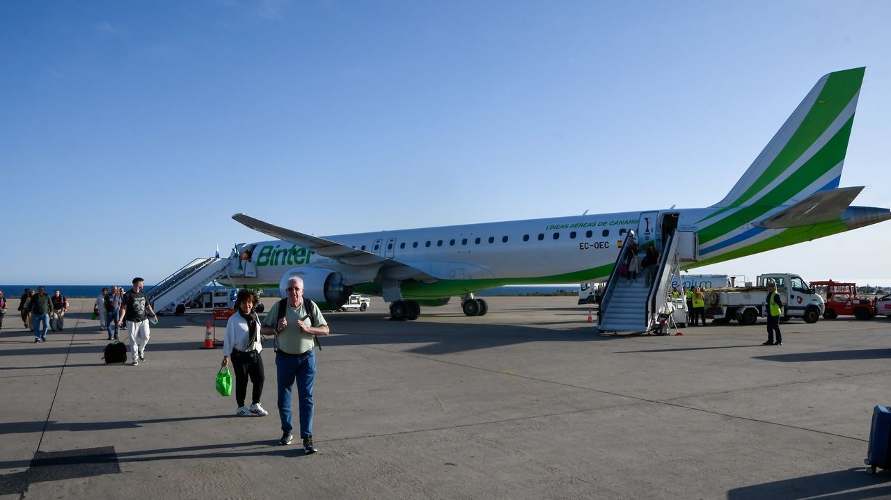 Una auxiliar vasca de una residencia de ancianos salva la vida de un bebé de un mes en pleno vuelo entre Canarias y la Península