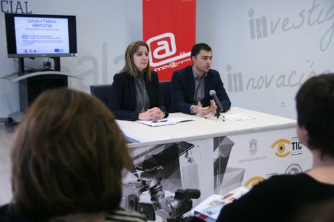 Lara M�ndez ayer presentando los nuevos centros de Lugo y Viveiro.