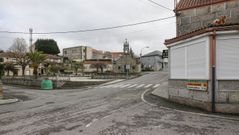 Sarreaus estaba prcticamente desierto la maana del sbado. Los dos bares, cerrados, uno de ellos ya antes de las nuevas restricciones