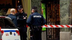 La polic�a, ante la puerta del gimnasio