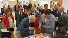 Visita de la ministra de Sanidad y el presidente del Principado a la muestra sobre el 60 aniversario del Nobel a Severo Ochoa