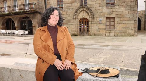 Paula Alonso con sus amuletos: la llave que abre la puerta a la Noia m�gica y un sombrero sancosmeiro