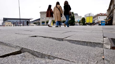 Deficiencias en las nuevas losas de la avenida de la Marina