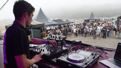 Dj pinchando m�sica en las fiestas de Ferrol.