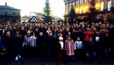 Tras su paso por el Cotolengo, la comitiva visit� tambi�n la Catedral y pos� ante el Bel�n del Obradoiro.