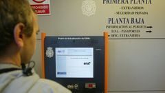 Máquina de la comisaría de Esteiro para actualizar el DNI