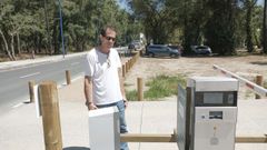lvaro Barros, que pasa el verano en Cabanas junto a la zona de pago.