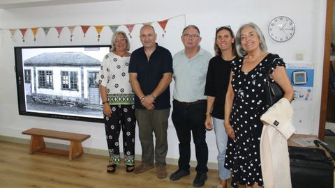 Celebraci�n del centenario de la escuela unitaria de Aro (Negreira)