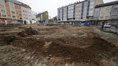 La empresa adjudicataria de los trabajos de la plaza de la Sagrada Familia ya ha vallado la zona y levantado todo el firme para acometer su renovaci�n. Est� previsto trasladar al centro el parque infantil, que fue desmontado.