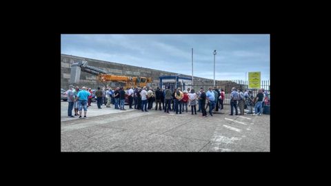 Reunión de pescadores recreativos, gobierno local y cofradía en Burela 