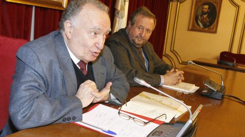 Alonso Montero no 2009 nun acto no Concello de Lugo xunto ao alcalde Orozco