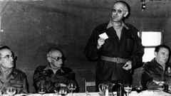 El 23F, Lacaci orden� la retirada de tres escuadrones de la divisi�n acorazada Brunete que hab�an entrado en Madrid y prohibi� la movilizaci�n de otras fuerzas. Fue asesinado por la espalda por ETA tres a�os despu�s.