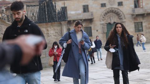 Primer da sin mascarillas en la calle en Santiago