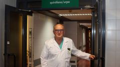 Alberto Paraj� Calvo, jefe de servicio de cirug�a del CHOP pontevedr�s, repasa la actividad del robot Da Vinci