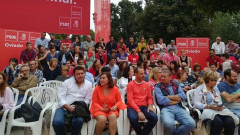 Asistentes al acto de la campa�a de Pedro S�nchez para reivindicar los logros de su Gobierno en Oviedo