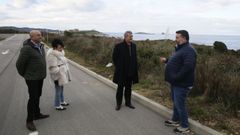 Representantes de la fundaci�n Olid�s visitando ayer la parcela del pol�gono para el futuro asentamiento de la planta