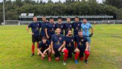 Parte de la nueva plantilla del club de Coirs que se estrena esta temporada en la Terceira Futgal