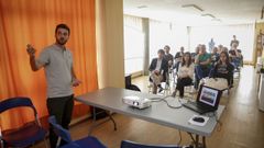 Bertr�n, presentando el estudio de la Fundaci�n R�a.