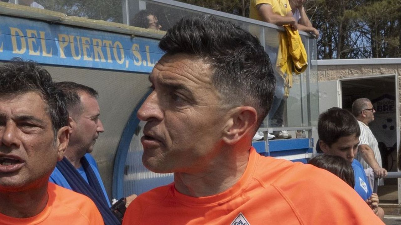 Juan Cabrejo sigue en el banquillo del Camariñas