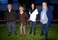 Los dos nuevos directivos, a la izquierda, con la tesorera y el presidente, Antonio P�rez. 