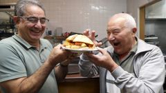 Os mozos almorzaban bocadillos, non cafs con leite